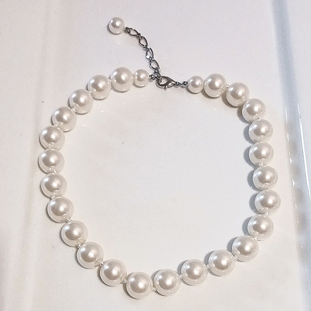Gorgeous Faux Pearl Choker